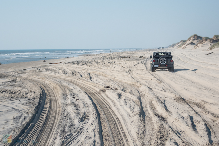 Carova 4x4 Beach and neighborhood