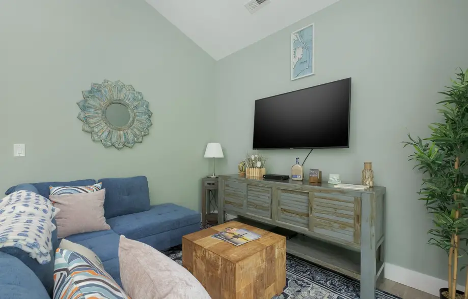 1383 - Victoria's Corner