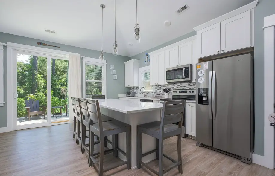 1383 - Victoria's Corner