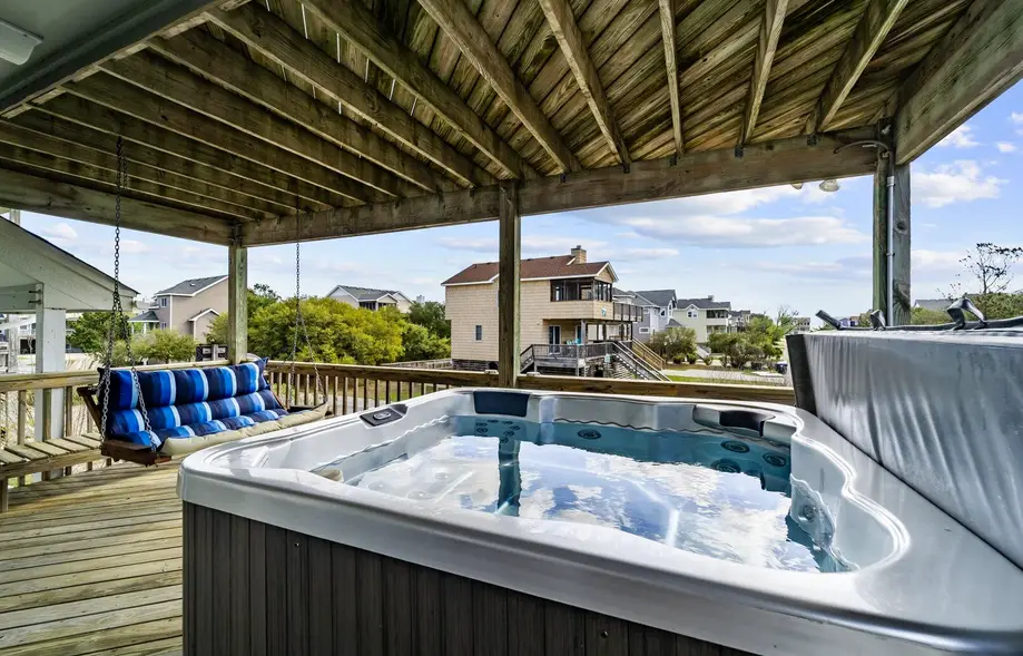 1613 - Breezy by the Sea